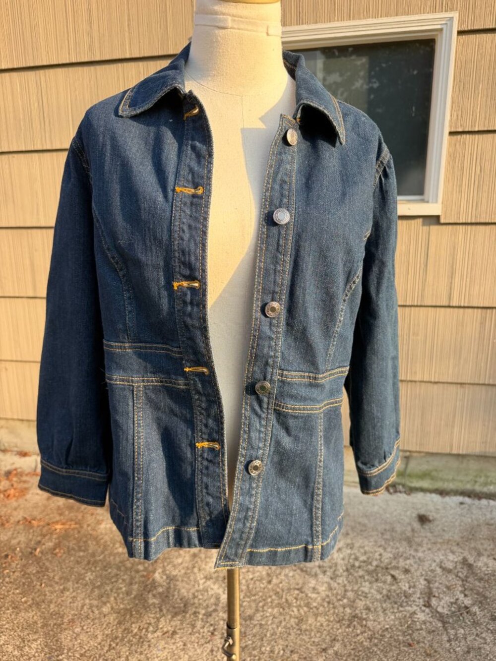 Du Jour Denim Jacket Size 10 Dark Wash Button Front Seamed Fitted Jean Coat